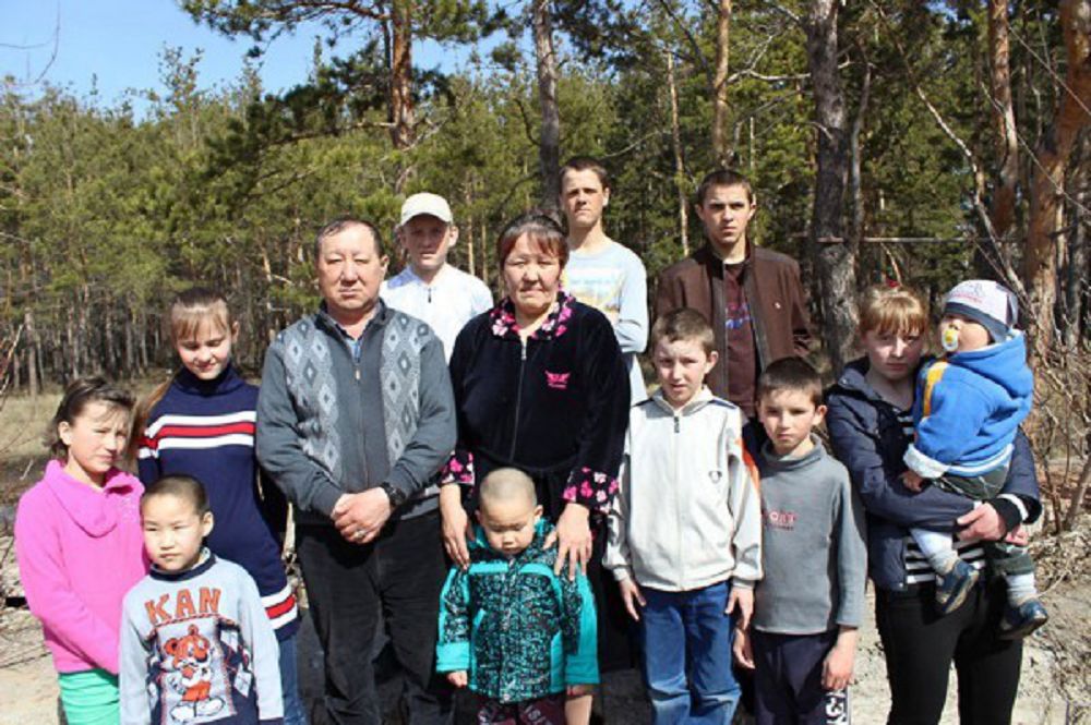 توعىز ۇلتتىڭ بالاسىن تۋعانىنداي ايالاپ...