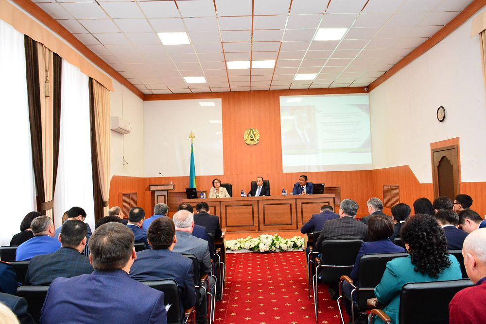 سەنىم ەسەلەنە ءتۇستى