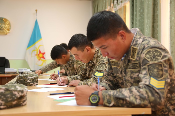 «باتىس» وڭىرلىك قولباسشىلىعىنىڭ اسكەري بولىمدەرىندە كۋرسانتتاردىڭ اسكەري تاعىلىمداماسى باستالدى