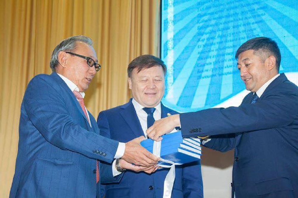 ەل اناسى جايلى ەڭبەك