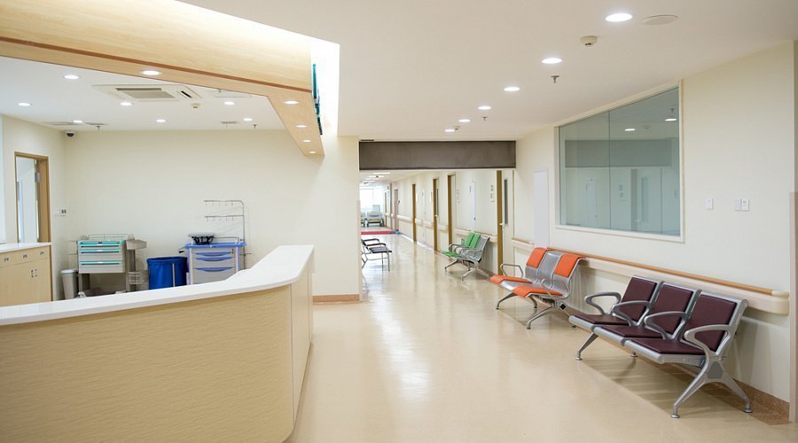 ميحايل بورتنيك پەن ماناپ كوبەنوۆ اۋرۋحانا ۇجىمىمەن جۇزدەستى