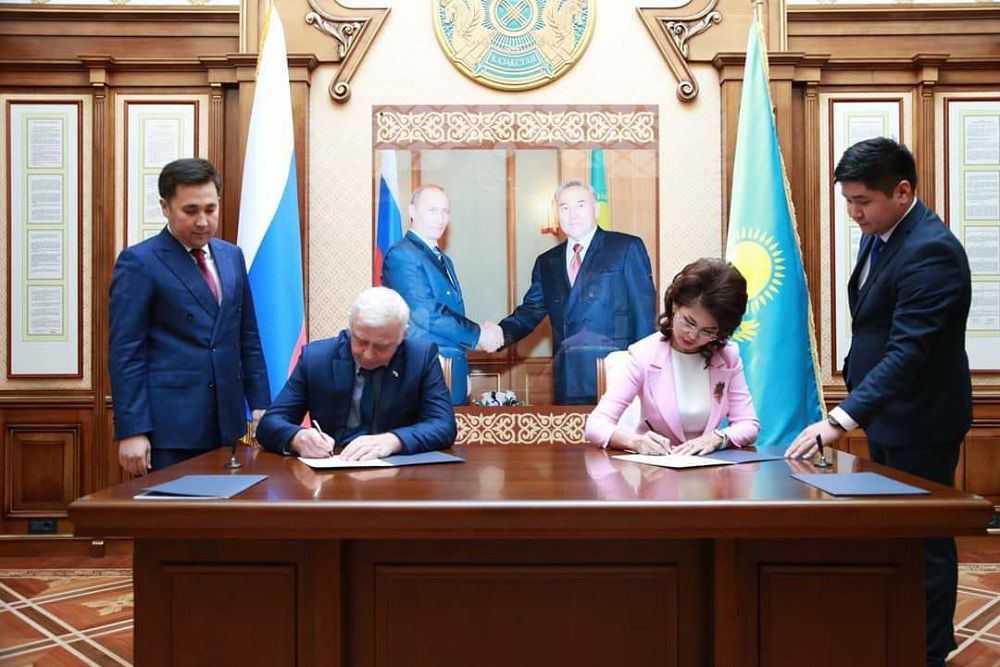 قازاق ادەبيەتىنىڭ انتولوگياسى ماسكەۋدە جارىق كورەدى