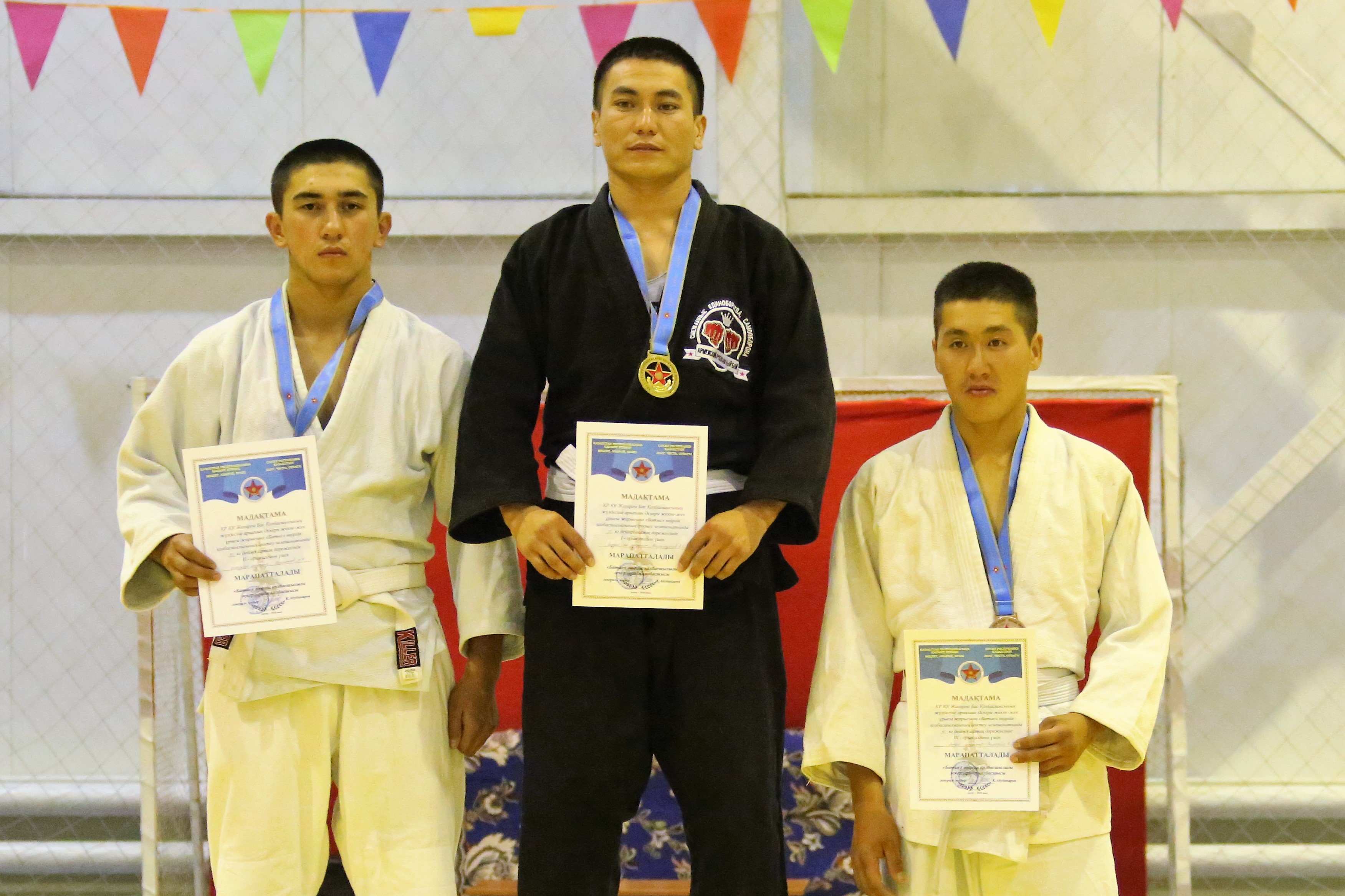 «باتىس» وڭىرلىك قولباسشىلىعىندا ارميالىق قويان-قولتىق ۇرىستىڭ ۇزدىك جاۋىنگەرلەرى انىقتالدى