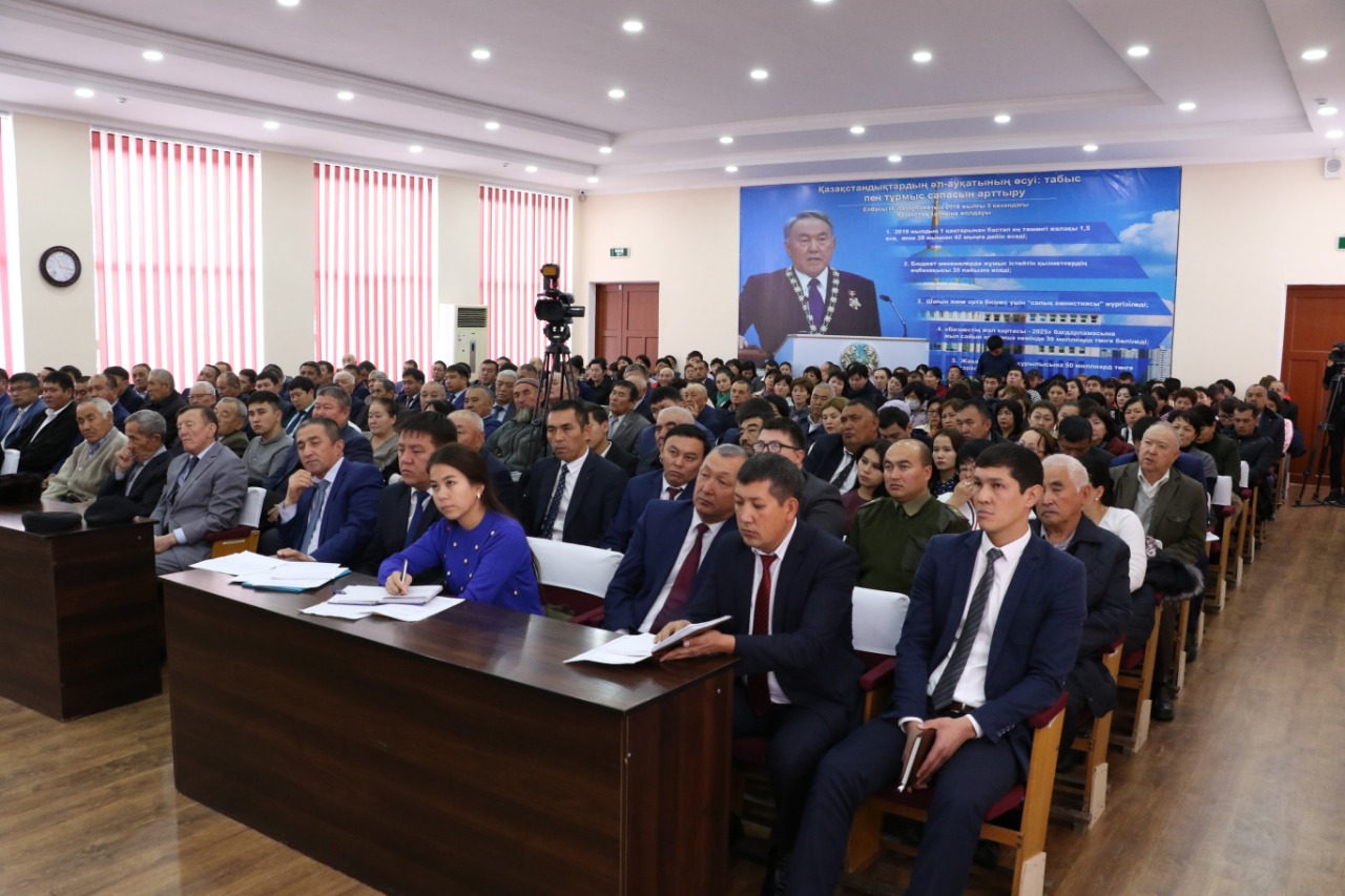 سەناتورلار تۇركىستان وبلىسىنىڭ تۇرعىندارىمەن كەزدەستى