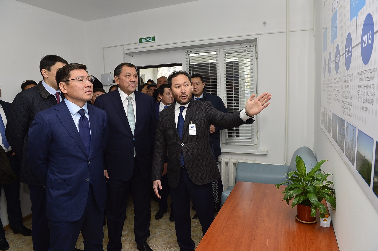 اتىراۋعا ىسساپارمەن اسقار جۇماعاليەۆ كەلدى