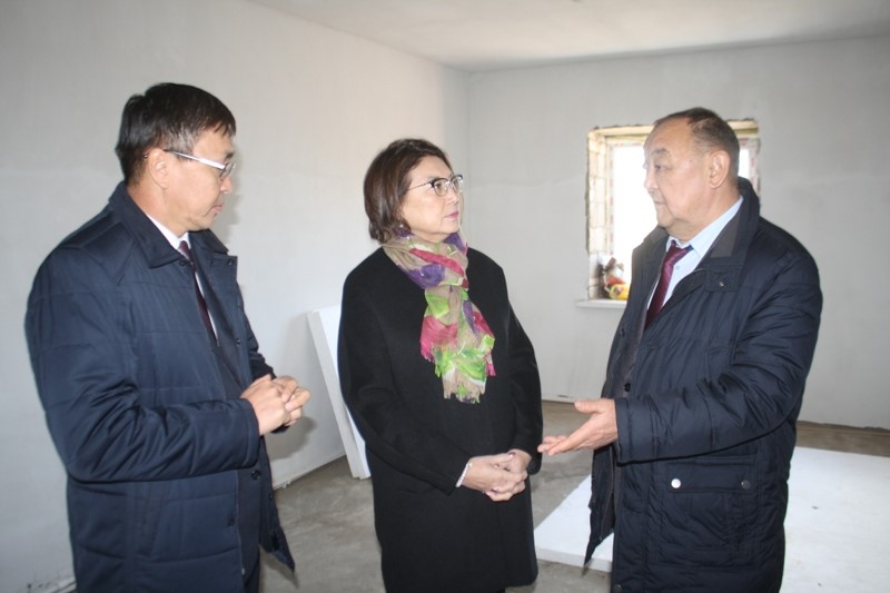 سەناتورلار قۇرىلىس الاڭدارىندا بولدى