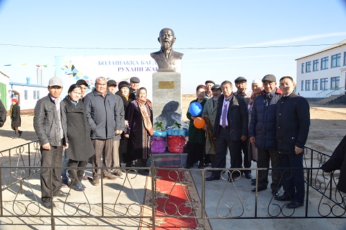 باتىس قازاقستان وبلىسىندا ۇستازعا ەسكەرتكىش ورناتىلدى