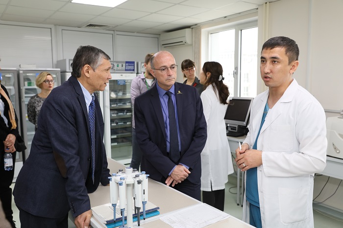 الەمنىڭ بالالار ونكولوگتارى باس قوستى