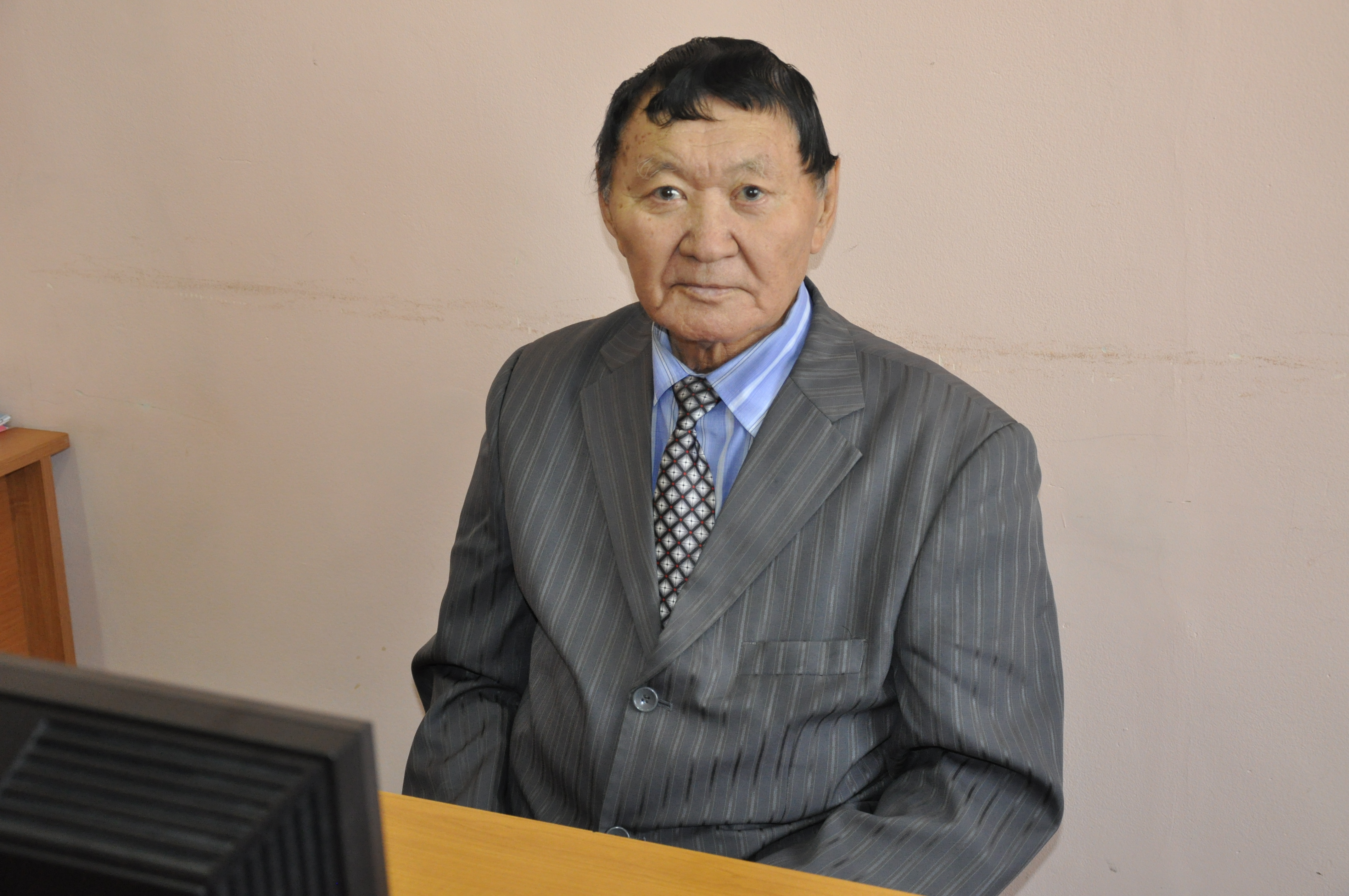 تانىمال اقىن ابدراحمان اسىلبەكوۆ ومىردەن وزدى