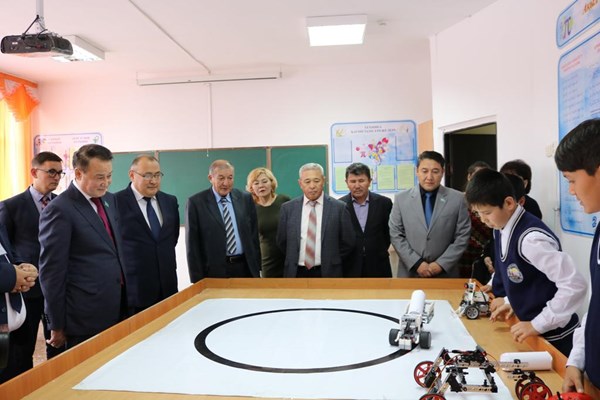 سەناتور رىسقالي ابدىكەروۆ قاراعاندى وبلىسىندا جۇمىس ساپارىمەن بولدى