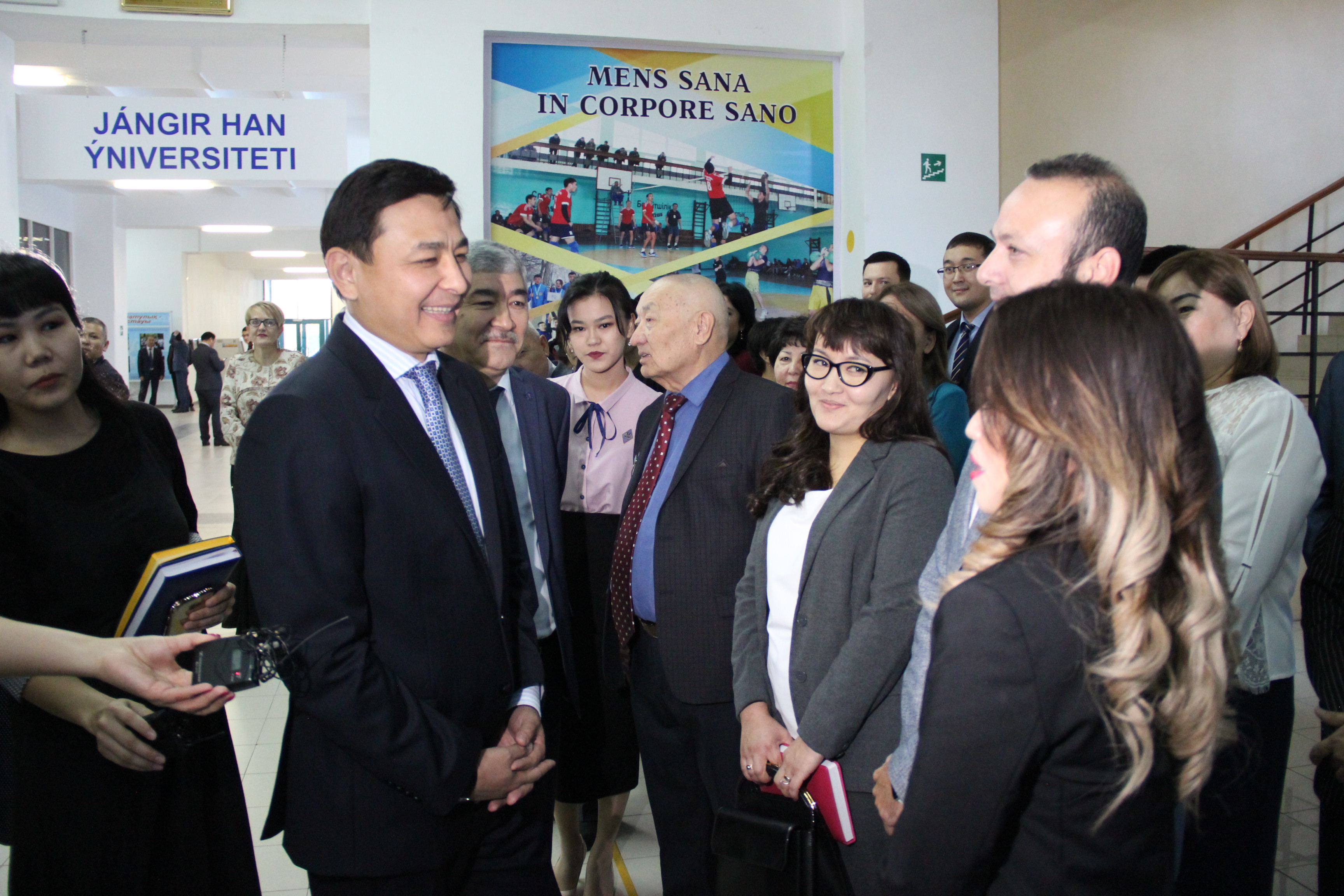 ورالدا ستۋدەنتتەرگە قىزمەت كورسەتۋ ورتالىعى اشىلدى