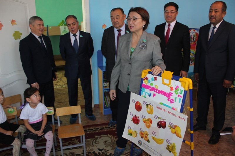 سەناتورلار باتىس قازاقستان وبلىسىن ارالادى