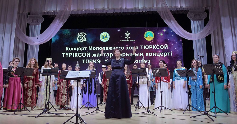 پاۆلوداردا تۇركسوي جاستار كامەرالىق حورى ونەر كورسەتتى