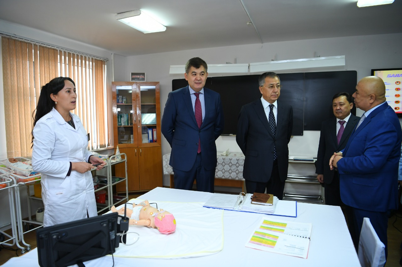 دارىگەر تەلەفونمەن كەڭەس بەرەدى