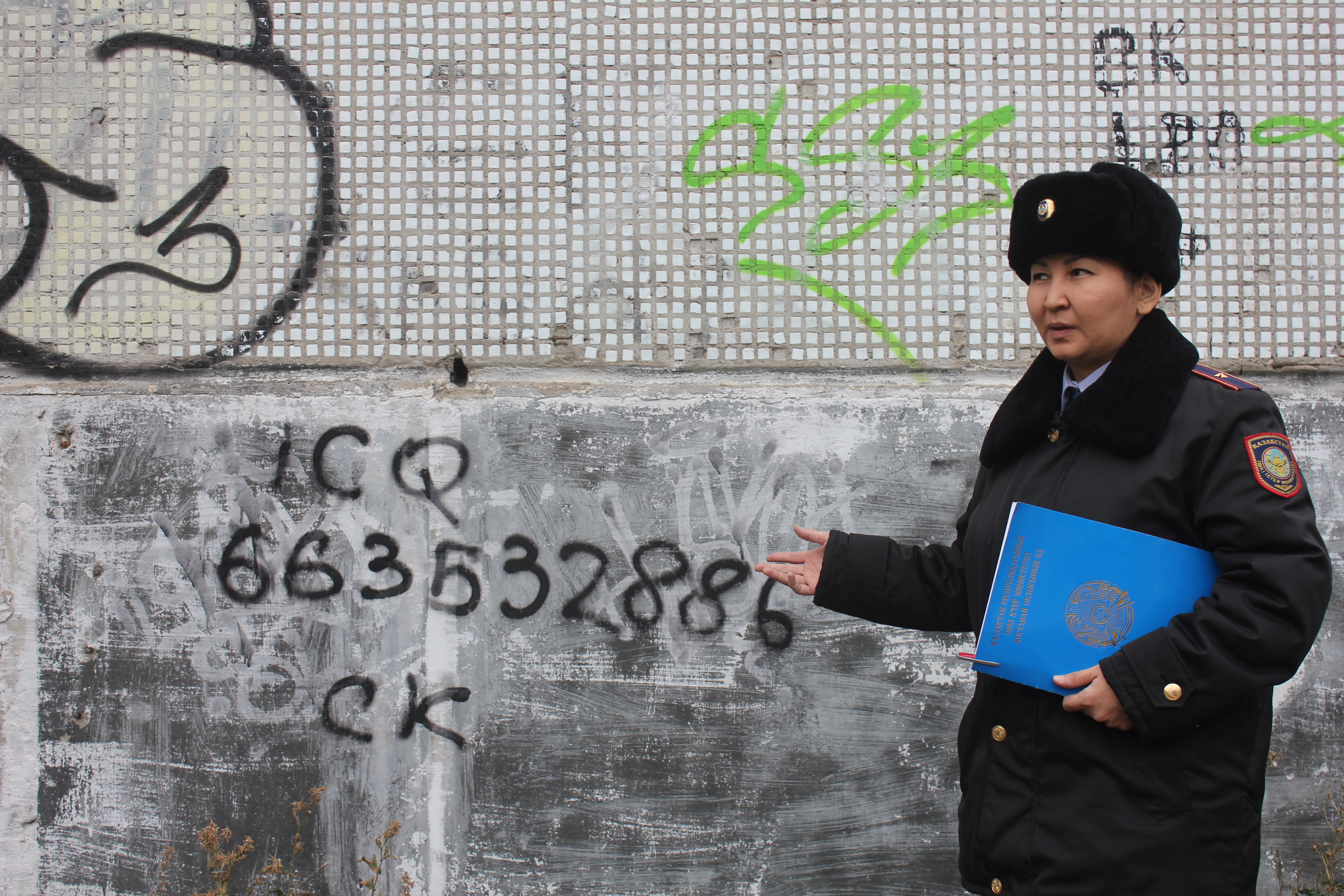 قوستانايدا ەسىرتكى ساتۋشىلاردىڭ كوشەدەگى جارناماسى ءوشىرىلدى