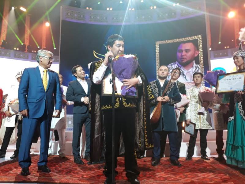 حالىقارالىق ايتىستىڭ باس جۇلدەگەرلەرى - رينات زايتوۆ پەن مۇحتار نيازوۆ
