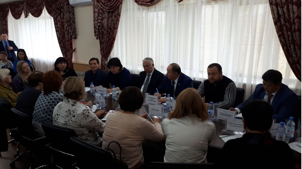 دەپۋتاتتار ەل ىشىندە