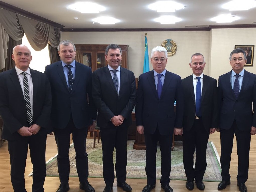 بەيبىت اتامقۇلوۆ Airbus كومپانياسىنىڭ باسشىلىعىمەن كەزدەستى