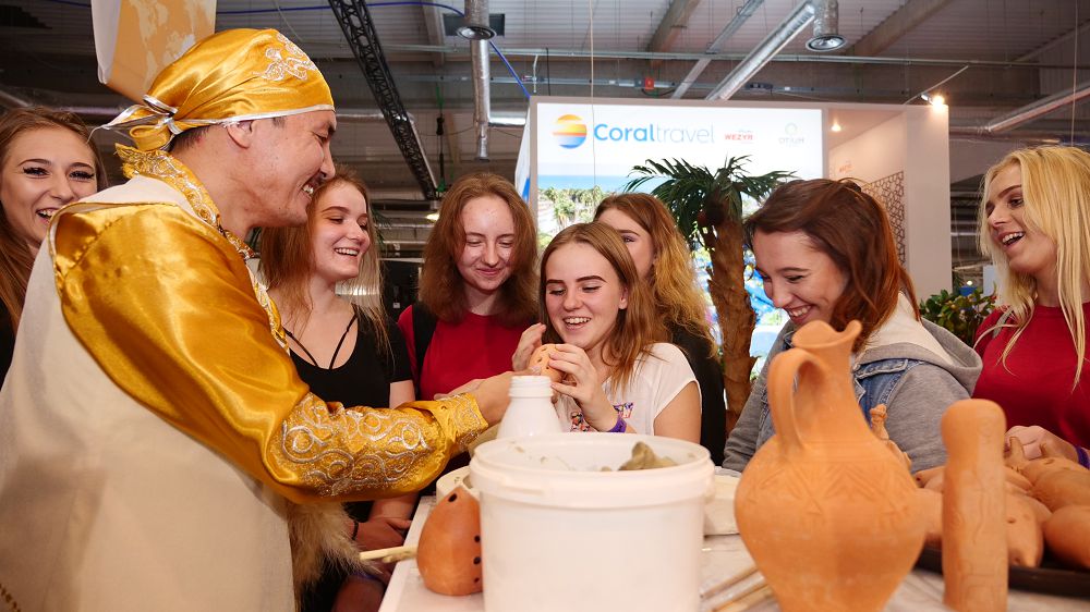 ۆارشاۆادا قازاقستاننىڭ تۋريستىك پاۆيلونى اشىلدى