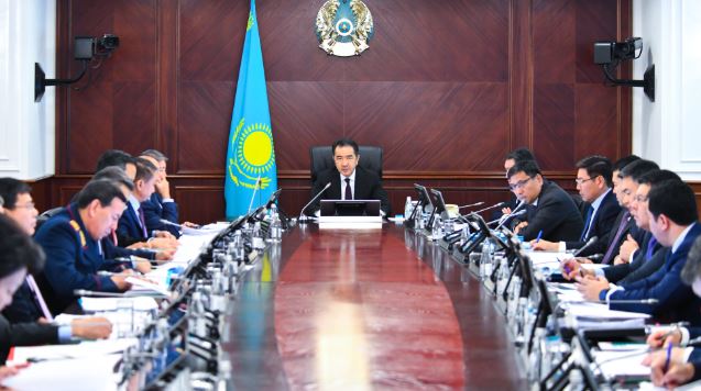 باقىتجان ساعىنتاەۆ وبلىستاردىڭ اكىمدەرىنە جەكە ينۆەستيتسيالاردى تارتۋ جۇمىسىن كۇشەيتۋدى تاپسىردى