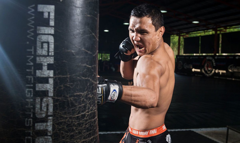 دجونسونمەن جۇدىرىقتاسقىسى كەلەدى