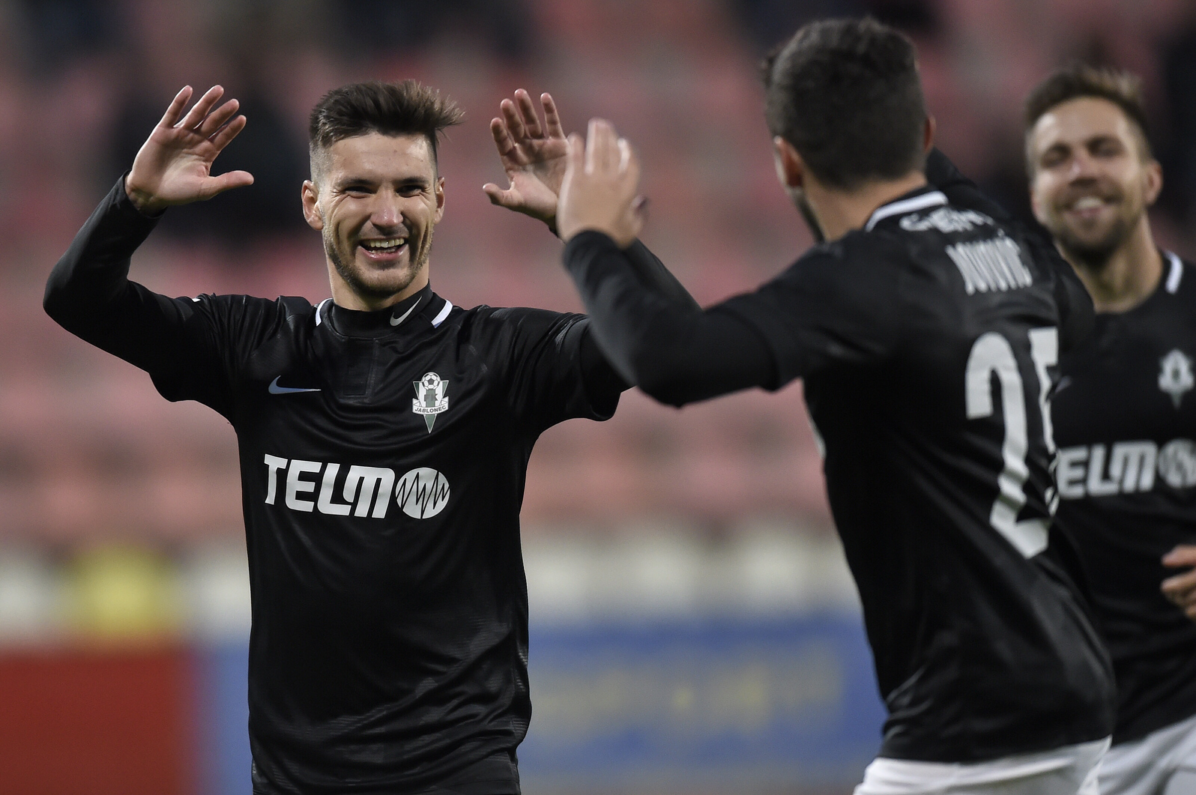 "يابلونەتس" - تاجىريبيەسىز, بىراق جۇلقىنىپ تۇرعان كوماندا