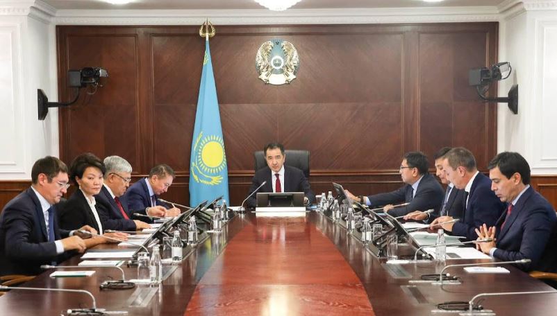 ۇكىمەت ۇيىندە پرەزيدەنت جولداۋىن ورىنداۋ اياسىندا ەڭبەكاقى مولشەرىن ارتتىرۋ ماسەلەلەرى تالقىلاندى