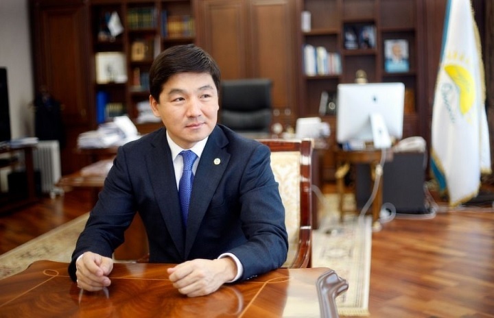 باۋىرجان بايبەك اقش-تىڭ باس كونسۋلىمەن كەزدەستى