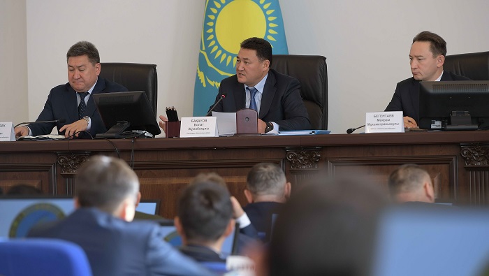 پاۆلوداردا تۇرعىندار وبلىس اكىمىنىڭ قابىلداۋ بولمەسىنە  قوڭىراۋ شالۋدا