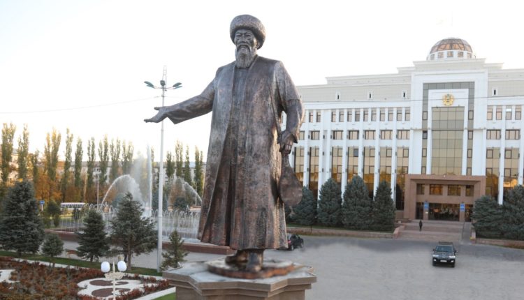 تارازدا جامبىل جاباەۆ ەسكەرتكىشى اشىلدى