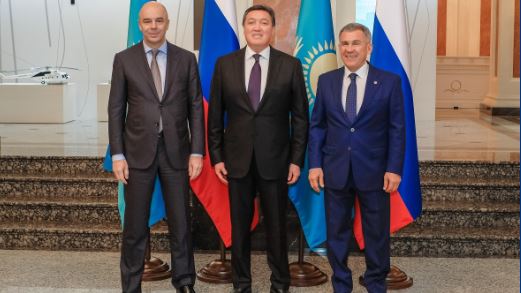 اسقار مامين مەن انتون سيلۋانوۆ قازاقستان–رەسەي ۇكىمەتارالىق كوميسسياسىنىڭ وتىرىسىن وتكىزدى