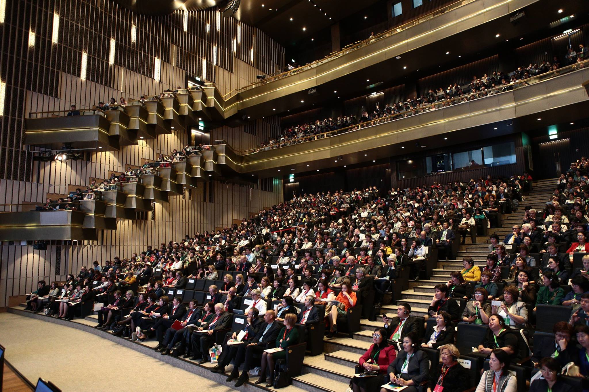 استانا­دا «جاڭا ءداۋىردىڭ مەكتە­بى» تاقىرىبىندا ح حالىق­ارالىق كونفەرەنتسيا ءوتتى