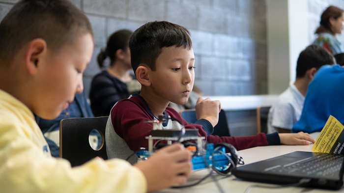 سدۋ بازاسىندا العاشقى روبوتەحنيكا مەكتەبى اشىلدى