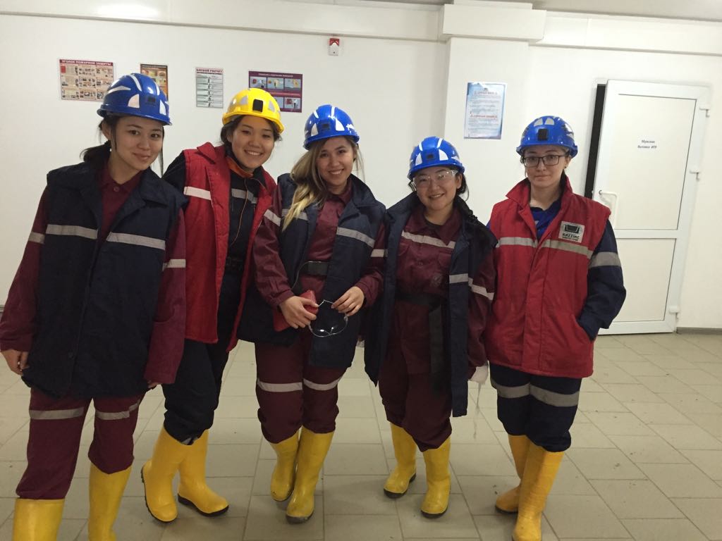 نازارباەۆ ۋنيۆەرسيتەتىنىڭ ستۋدەنتتەرى شقو-دا تاجىريبەدەن ءوتىپ قايتتى