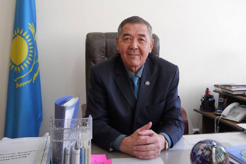 مۇعالىمدەردى زەينەتكەرلىككە ەرتە شىعارۋ كەرەك - تاڭاتقان تۇمەنباەۆ