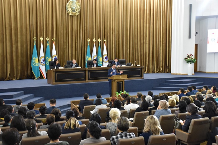 مەكتەپتەردە اقشا جيناۋ زاڭمەن قۋدالانادى