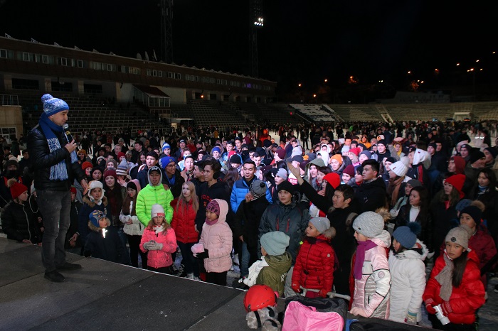 مەدەۋ مۇز ايدىنىندا كونكيدەن تەگىن ۇيرەنۋ ساباقتارى ءجۇرىپ جاتىر