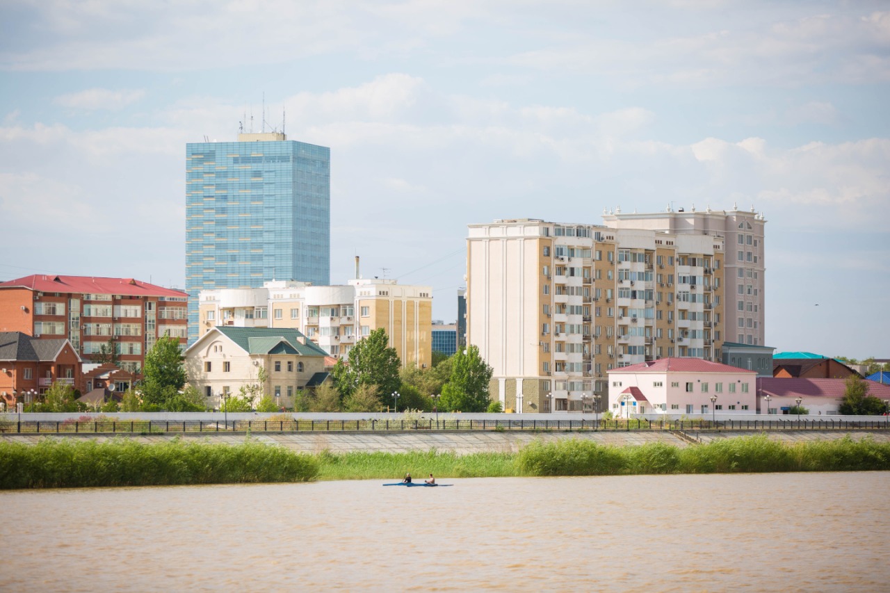 اتىراۋ اكىمى قاراماعىنداعىلارعا «ەسكى قالانى»  ءسۇرۋ  جۇمىستارىن جەدەلدەتۋدى تاپسىردى