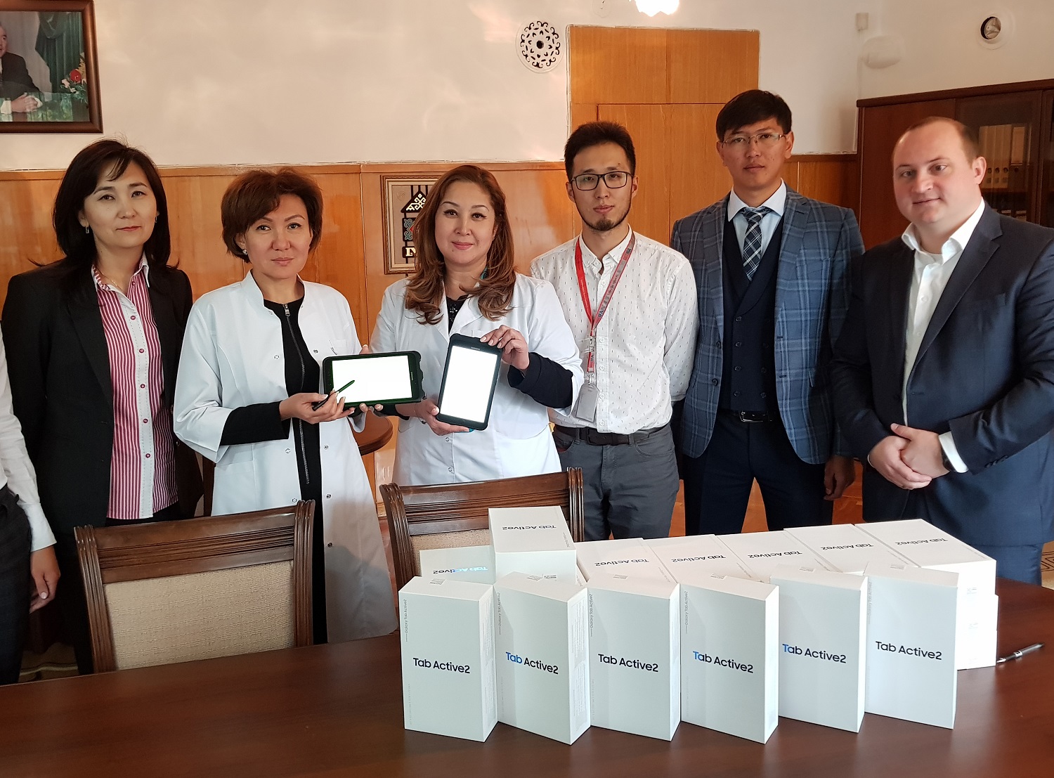 Samsung اۋرۋحانالارعا پلانشەتتەر سىيلادى