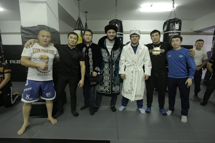 ەركىن كۇرەستەن  وليمپيادا چەمپيونى ح.گاتسالوۆ «الەم فايتەرستە» قوناقتا بولدى