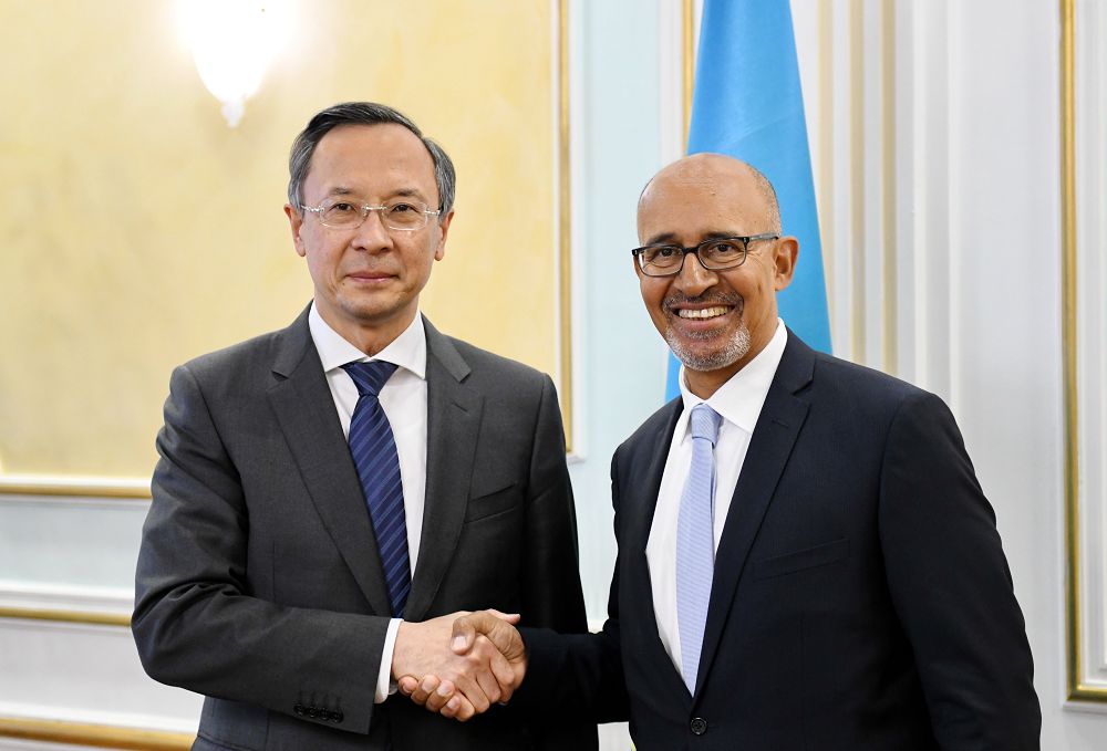 ق.ءابدىراحمانوۆ ەقىۇ باق بوستاندىعى جونىندەگى وكىلى ا.دەزيرمەن كەزدەستى