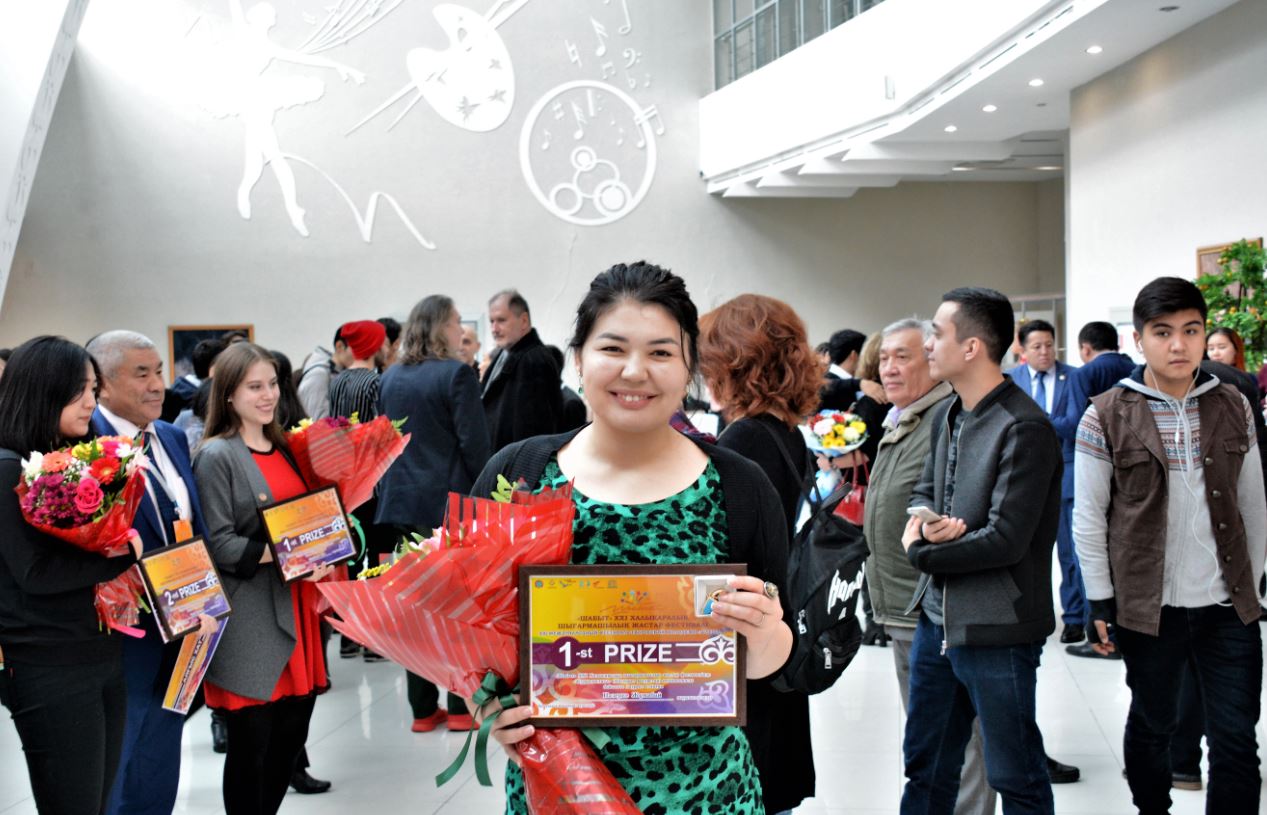 «شابىت» فەستيۆالىندە «ەگەمەننىڭ» ءتىلشىسى نازەركە جۇماباي جەڭىمپاز اتاندى