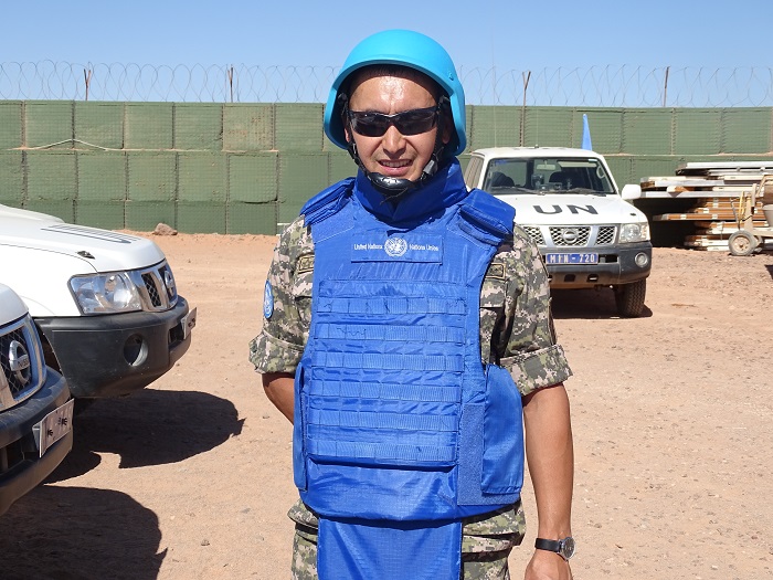 قر قارۋلى كۇشتەرىنىڭ اسكەري قىزمەتشىسى باتىس ساحارادا كۇردەلى تاپسىرمالاردى ورىندادى