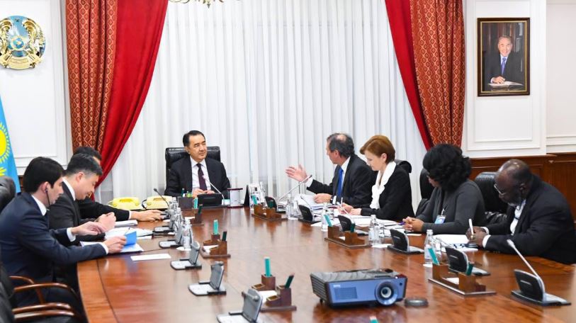 ۇكىمەت ۇيىندە دۇنيەجۇزىلىك بانكپەن سەرىكتەستىكتىڭ جاڭا باعىتتارى تالقىلاندى