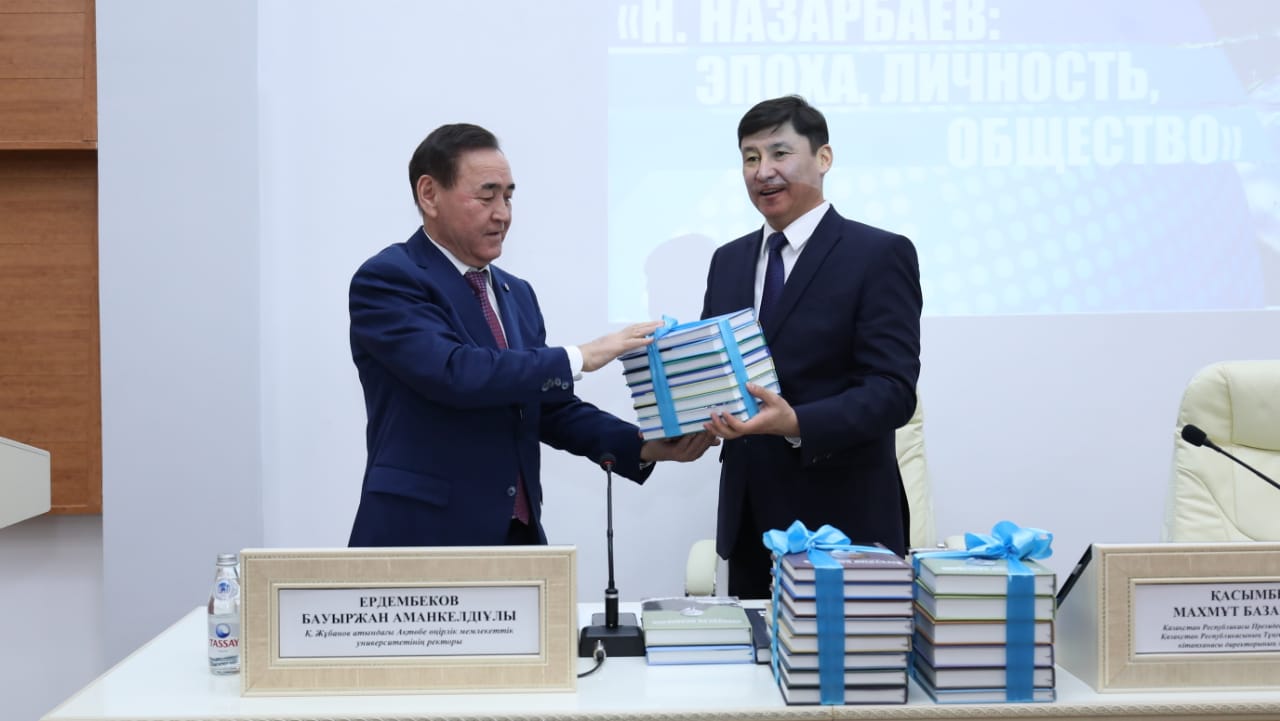 ەلباسى كىتاپحاناسى اقتوبەلىك جوعارى وقۋ ورنىنا 350-دەن اسا كىتاپ تارتۋ ەتتى