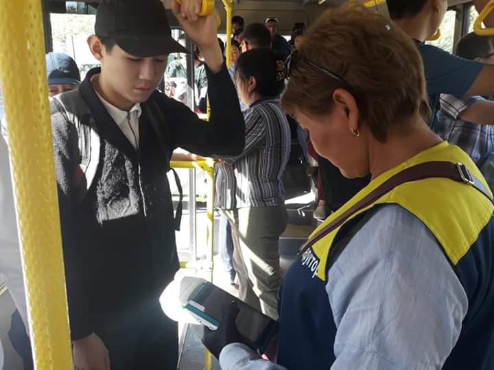 اتىراۋدا جۇرگىزۋشىلەر مەن اۆتوبۋس جولسەرىكتەرىنىڭ جالاقىسى ەكى ەسەگە ءوستى