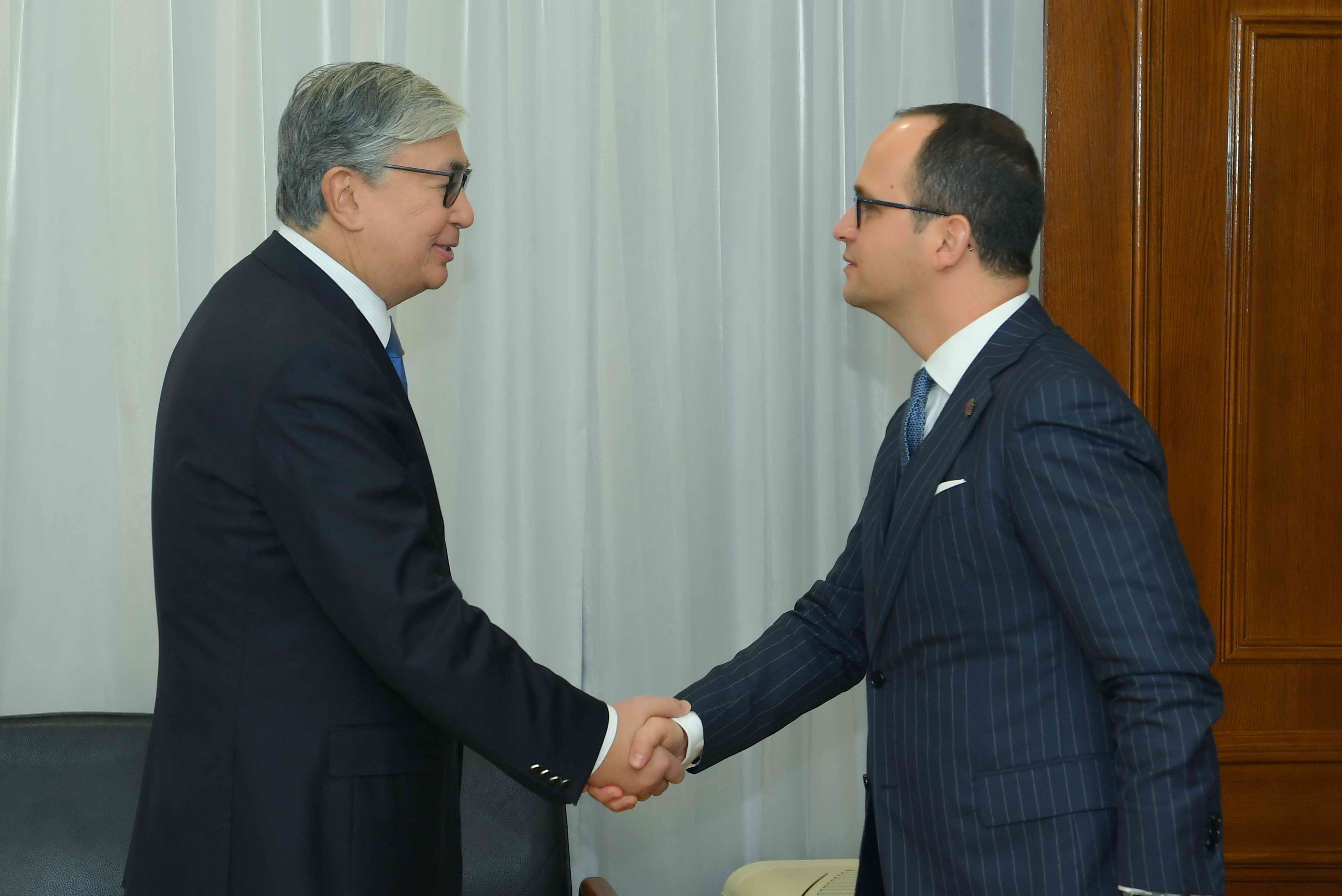 ق.توقاەۆ البانيانىڭ ەۋروپا جانە سىرتقى ىستەر ءمينيسترى د.ءبۋشاتيدى قابىلدادى