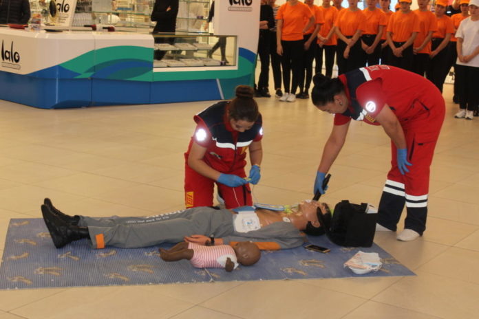 شىمكەنتتە دارىگەرلەر تۇرعىندارعا ارنايى مەديتسينالىق كومەك كورسەتتى