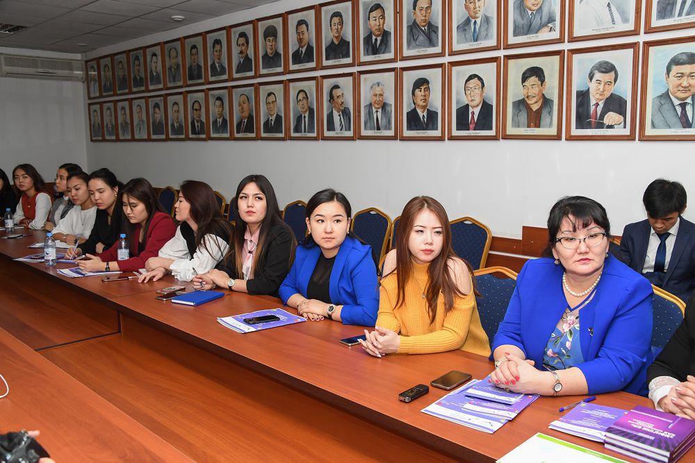 «ەگەمەن قازاقستان» گازەتىنىڭ جۋرناليستەرى بولاشاق تىلشىلەرمەن كەزدەستى