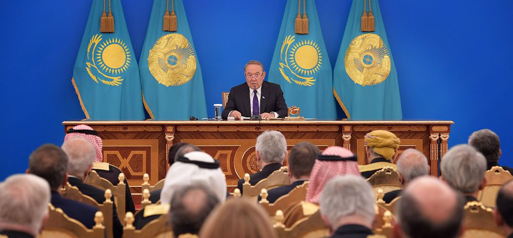 ەلباسى ەلشىلەرمەن كەزدەستى